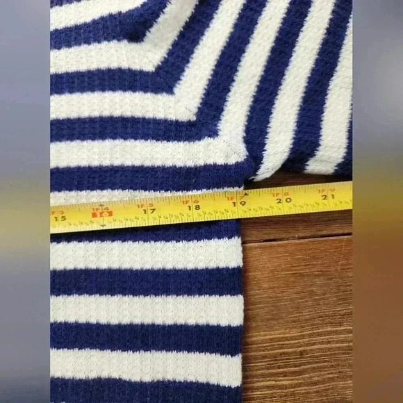 Voy Los Angeles Navy Striped Women's Sweater Top size L - Picture 8 of 10